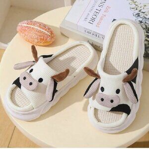 Winter cow slippers with double fleece lining 7.5 Women White Color